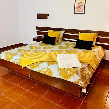 T1, Oura Apartmán *