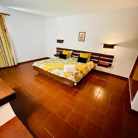 T1, Oura Apartmán *