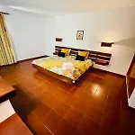 T1, Oura Apartmán *