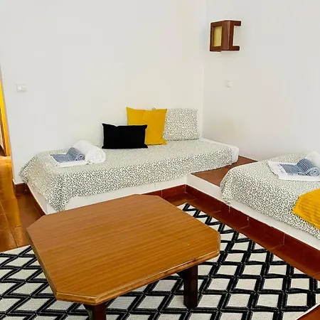 T1, Oura Apartamento *